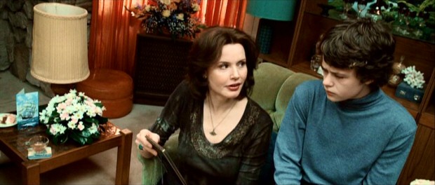Gloria Conway (Geena Davis) considers a wake an acceptable place to crack a joke about the deceased to her 14-year-old son Billy (Harrison Gilbertson).