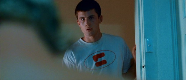 Newly-orphaned Australian teen Joshua "J" Cody (James Frecheville) gets a taste of his family's criminal dealings when he moves into their suburban Melbourne home.