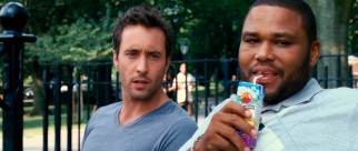 Playground Dad (Anthony Anderson) preps Stan (Alex O'Loughlin) for fatherhood over a couple of juiceboxes.