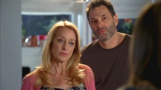 Holly (Patricia Wettig) and David (Ken Olin) listen as Rebecca shares her concerns about Tommy's latest business endeavor.