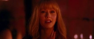 New to L.A., small-town girl Ali Rose (Christina Aguilera) has her eyes opened to the art of burlesque.