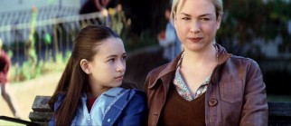 Lily (Jodelle Ferland) and Emily (Renée Zellweger) give the daughter-mother dynamic the old college try.