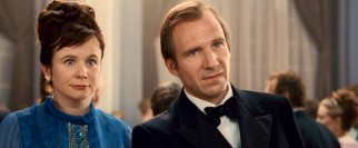 Mr. and Mrs. Kendrick (Ralph Fiennes, Emily Watson) have a chilly marriage and, at the annual Winner's Ball, contrasting manners.