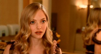High-class prostitute Chloe Sweeney (Amanda Seyfried) is formally introduced in a fancy public restroom.