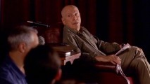 Pause-loathing acting professor Michael Malakov (Alan Arkin) calls Vince for an extended version of his monologue.