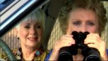 Shirley Jones and Cloris Leachman hunt young men in the unfunny Jimmy Kimmel sketch "Saber Tooth Tiger Town."