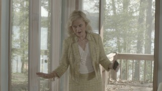 The underused Amy Poehler has some foul-mouthed alternative reaction lines in this outtakes clip.