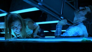 Ariel (Ariel Levy) aids a bartender in a bind (Dayana Amigo), one of the Valparaso earthquake's first casualties.