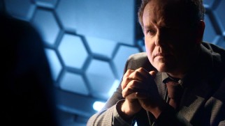 Norse mythology professor Elliot Randolph (Peter MacNicol) reveals himself to be a bit Asgardian in "The Well."