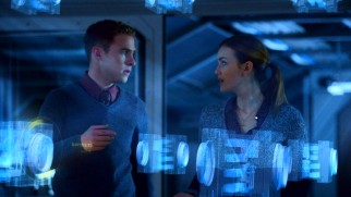 Agents Fitz (Iain De Caestecker) and Simmons (Elizabeth Henstridge) handle comedy, science, and holographic imagery.