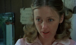 Roberto finds a friend, a lover, and a place to stay in young waitress Sharon (Linda Gillen).