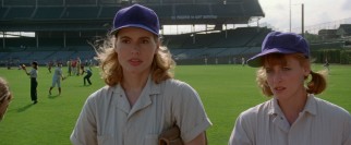 Sisters Dottie (Geena Davis) and Kit (Lori Petty) go from an Oregon dairy farm to a Chicago baseball field.