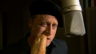 With a baguette and a beret, Alan Tudyk unleashes his inner Frenchman in "Alan Tudyk, Chipmunk Apprentice.