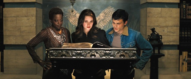 Amma (Viola Davis), Lena (Alice Englert), and Ethan (Alden Ehrenreich) do some supernatural research in the basement of the Gatlin Public Library.