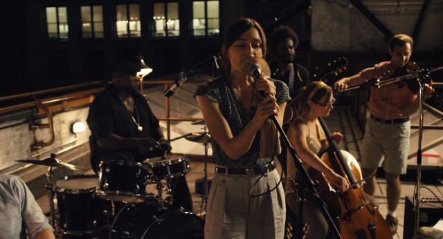 Gretta James (Keira Knightley) records a song on a New York City rooftop with a variety of classical and contemporary musical accompaniment.