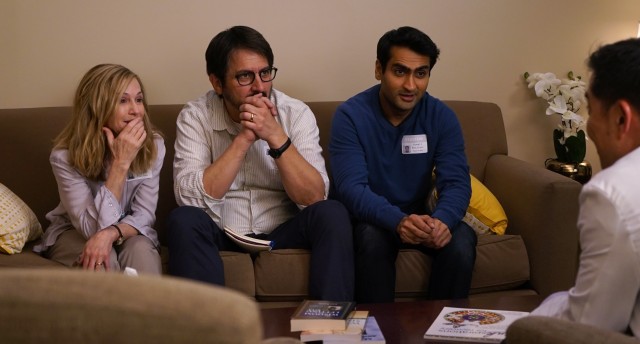 After his recent ex-girlfriend falls ill, Kumail (Kumail Nanjiani) finds himself spending lots of time at the hospital with her parents (Holly Hunter and Ray Romano).