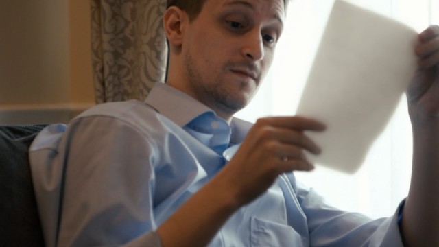 In the powerful finale to "Citizenfour", Edward Snowden and Glenn Greenwald resort to writing notes on paper back and forth to avoid being recorded.