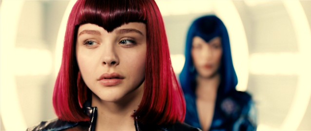 If this shot appears to be from another movie entirely, that is because it is taken from a sci-fi movie within the movie featuring Jo-Ann Ellis (Chloë Grace Moretz).