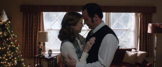 'Tis the season for Lorraine (Vera Farmiga) and Ed Warren (Patrick Wilson) to get corny dancing by the Christmas tree.