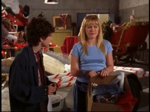 Gordo and Lizzie struggle to get far in their ambitious Christmas parade float design.