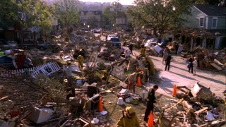 A hurricane ravages Wisteria Lane in one of Desperate Housewives' most striking moments.