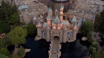 Objects in screencaps may be larger than they appear... but not much.