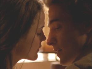 Felicity and Ben kiss.