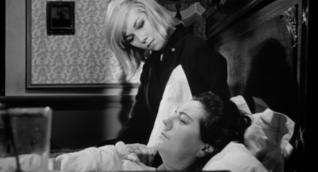 Louise (Luana Anders) does a little digging and prodding into the very superstitious nature of Lady Haloran (Eithne Dunn).