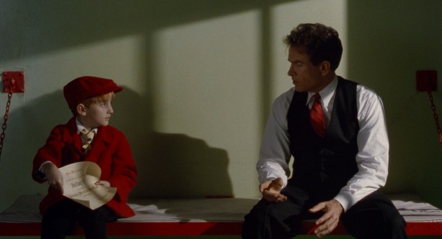 Kid (Charlie Korsmo) gets to leave his orphanage to visit Dick Tracy (Warren Beatty) in jail.