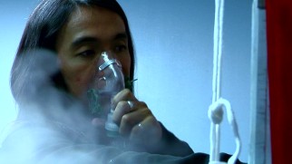 Arnel Pineda uses a nebulizer to help beat a cold in this extended segment.