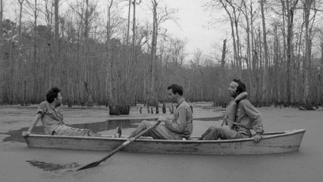 Escaped from jail, Zack (Tom Waits), Jack (John Lurie), and Roberto (Roberto Benigni) make use of a vacant canoe to find safety.