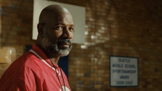 Link/Lincoln/Leonard (Dennis Haysbert) is a pal and confidant who benefits from Jeff's generous side.