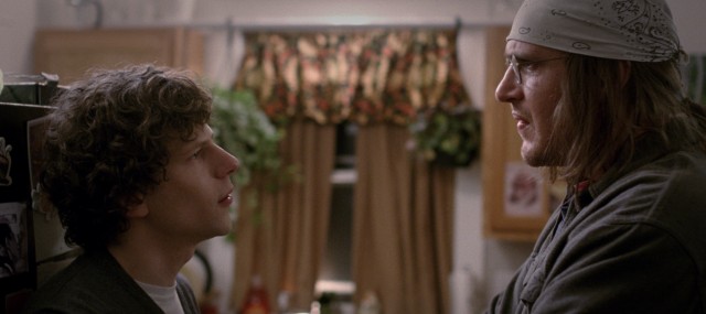 In "The End of the Tour", Rolling Stone reporter David Lipsky (Jesse Eisenberg) interviews acclaimed author David Foster Wallace (Jason Segel) in the winter of 1996.