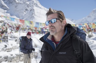 Affluent Texas Republican Beck Weathers (Josh Brolin) looks cool in shades, but wait until he ascends.