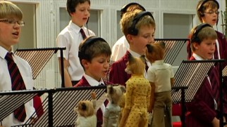 Puppets of the "Fantastic Mr. Fox" cast inspire British children to sing their hearts out for Alexandre Desplat in "Music."