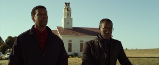 Whip (Denzel Washington) returns to the crash site with his lawyer (Don Cheadle).