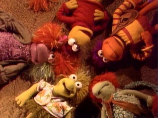 Wembley, Mokey, Red, Gobo, and Boober form a circle in order for the gang to visit Boober's dreams.