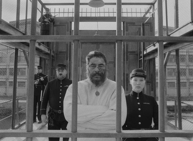 Benicio del Toro has the biggest role of the film as the convict/artist Moses Rosenthaler.