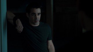 ...Jerry Dandrige (Colin Farrell), the vampire next door who is looking for an invitation inside here.
