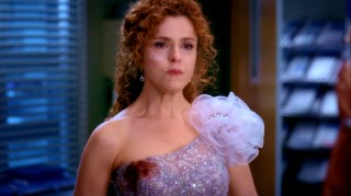 Bernadette Peters plays Sarabeth Breyers, one of three women needing medical attention in Season 5 premiere "Dream a Little Dream of Me."