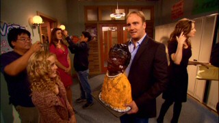 Jay Mohr holds up a papier-mch likeness of Maya Angelou, while Kathryn Newton and guest Cerina Vincent get hair touch-ups and Paula Marshall looks at her script in behind-the-scenes video from featurette "The Chemistry of Comedy."