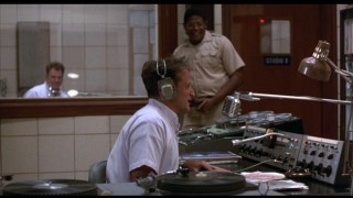 Grossing more than $100 million in the United States alone, "Good Morning, Vietnam" put Robin Williams on Hollywood's map of comedic actors who can draw crowds.