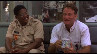 Edward Garlick (Forest Whitaker) and Adrian Cronauer (Robin Williams) share a laugh.