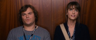 Mailroom clerk Lemuel Gulliver (Jack Black) can't bring himself to ask out travel editor Darcy Silverman (Amanda Peet).