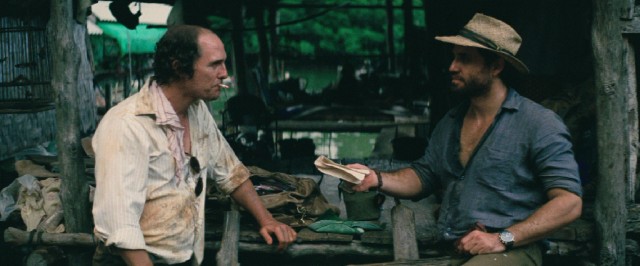 Kenny Wells (Matthew McConaughey) and Michael Acosta (Edgar Ramνrez) brave disease and danger to look for gold in the jungles of Indonesia.