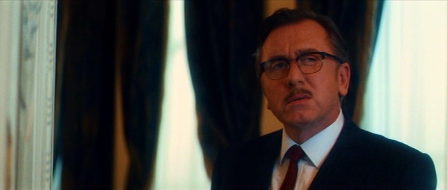 As Kelly's not terribly supportive husband Prince Rainier, Tim Roth does a lot of snarling.