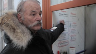 Bill Murray orders spicy bratwurst at a German food stand near the Hotel Börse.