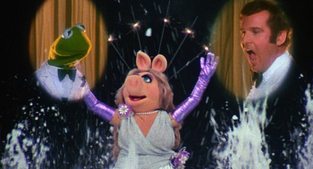 Miss Piggy has options (Kermit the Frog, Charles Grodin) in "The Great Muppet Caper."