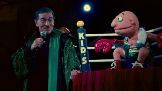 Kid (Robert De Niro) has his patience tested by a puppet in this deleted/alternate scene.