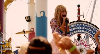 Although Hannah Montana's (Miley Cyrus) impromptu amusement park concert is well received by partygoers, it has a more damaging effect on her BFF, whose Sweet 16 party it takes over.